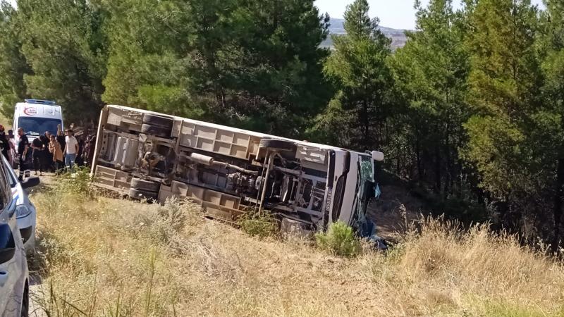 Avtobus aşdı: Ölən və xeyli yaralı var