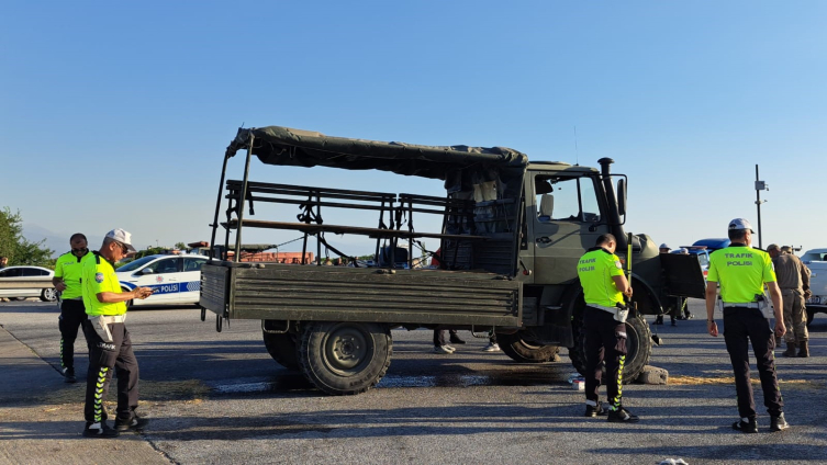 Hərbçilər qəzaya düşdü:Xeyli sayda yaralı var