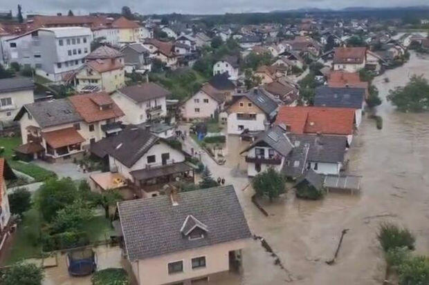 Sloveniyada qırmızı təhlükə səviyyəsi elan edildi: Vəziyyət getdikcə pisləşir