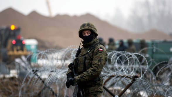 Polşa ordusunu Belarus sərhədinə çəkir