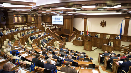 Moldova parlamenti bayram günlərində fövqəladə iclasa toplanıb