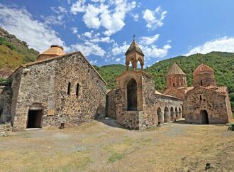 Kəlbəcər Xudavəng monastırında Azərbaycan bayrağı erməniləri \\\"dəli edib\\\"...