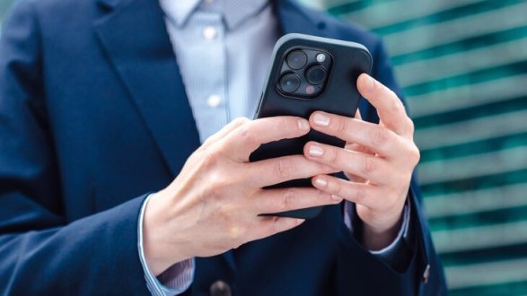 İlon Maskın sosial şəbəkəsi App Store və Google Play-dən silinə bilər