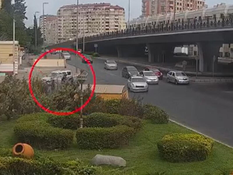 Bakıda \\\"Prius\\\" aşdı - Qəza anı - VİDEO - FOTO