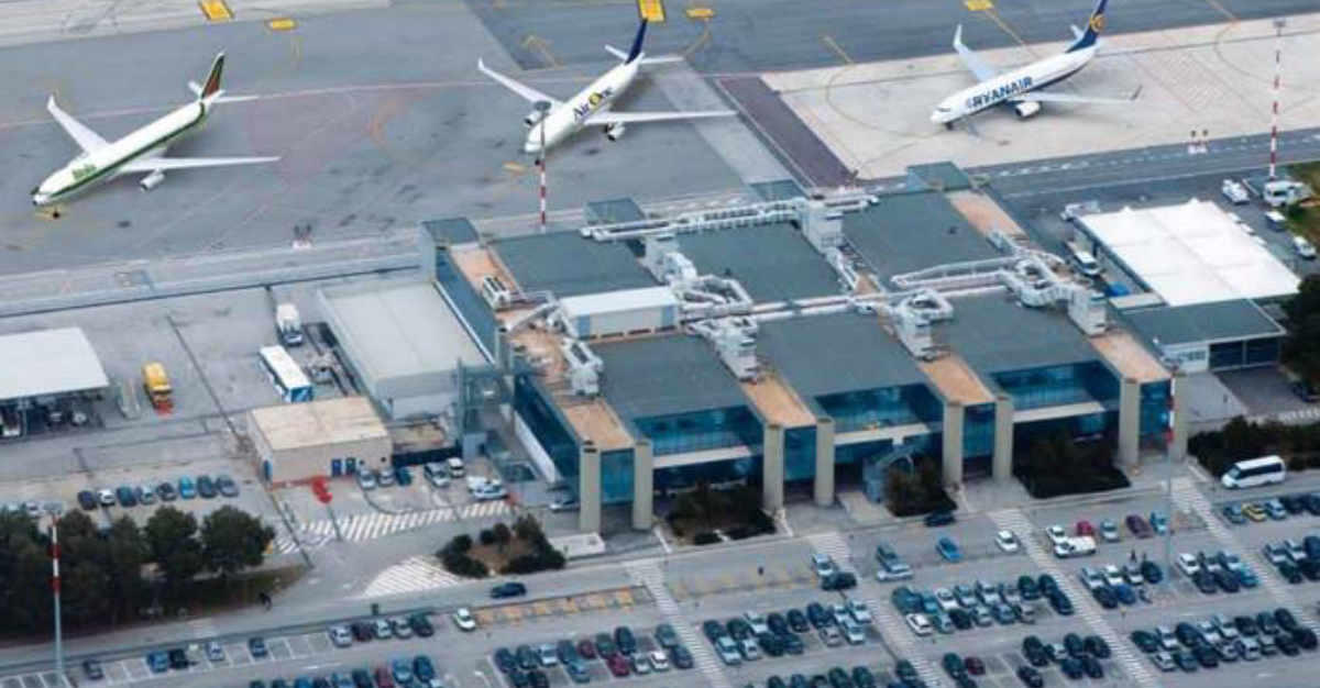 Aeroport yanğına görə bağlandı