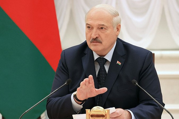 Lukaşenko Nazarbayevlə danışıb