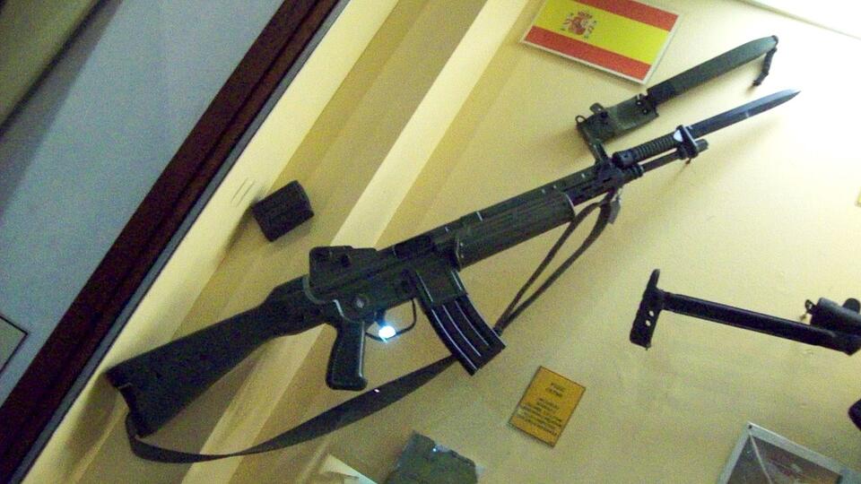 Infodefensa: Ukraynada İspaniyanın  \\\"qalmaqallı\\\" tüfəngləri tapılıb
