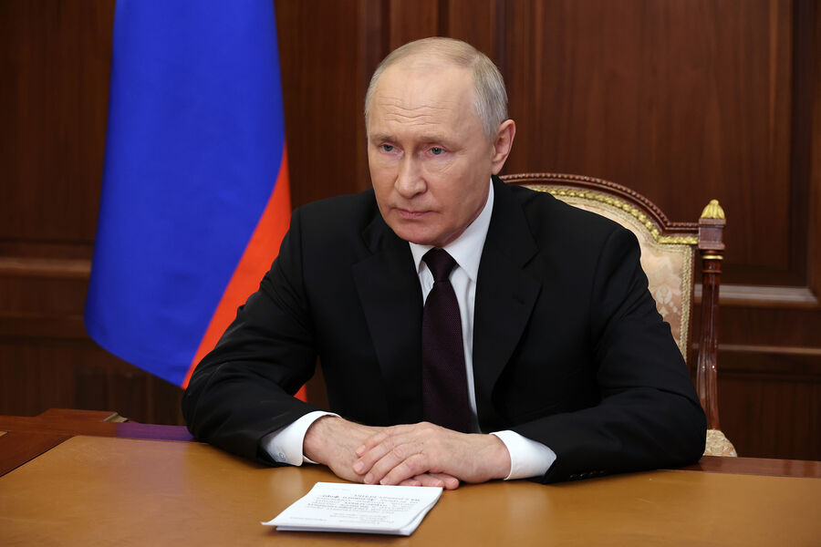 Putin məktəblinin geyimini bəyənib