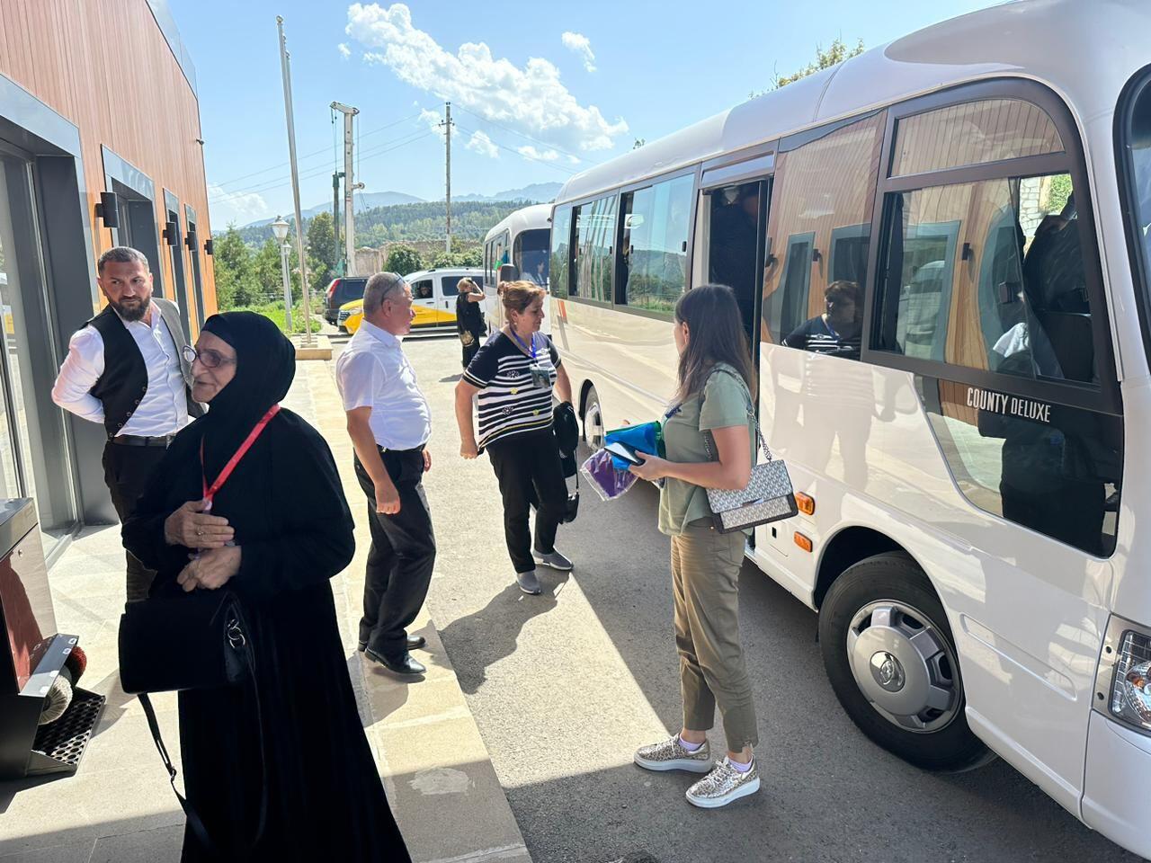 I Qarabağ müharibəsi zamanı itkin düşmüş şəxslərin ailə üzvləri Şuşaya səfər edib - FOTO