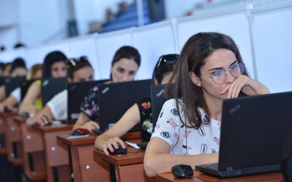 Azərbaycanda 60 yaşlı müəllim işdən ÇIXARILDI