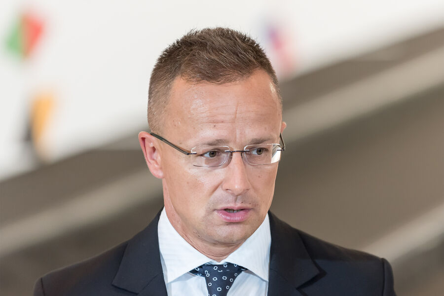 Macarıstanın xarici işlər naziri Aİ-ni ikili standartlarda ittiham edib