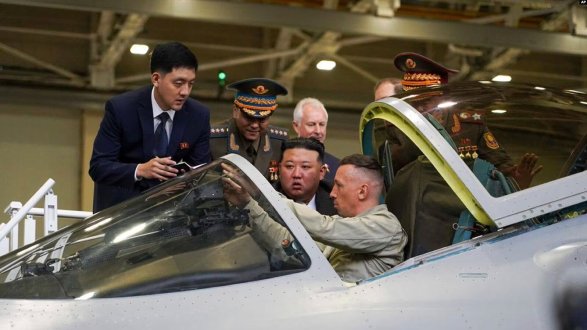 Kim Çen Ina Rusiyanın təyyarə zavodları göstərilib