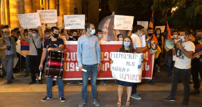 İrəvanda yürüş başladı, yollar bağlandı