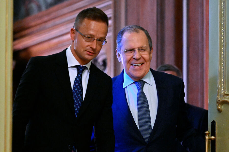 Lavrov Macarıstanın xarici işlər naziri ilə Ukraynadakı vəziyyəti müzakirə edib