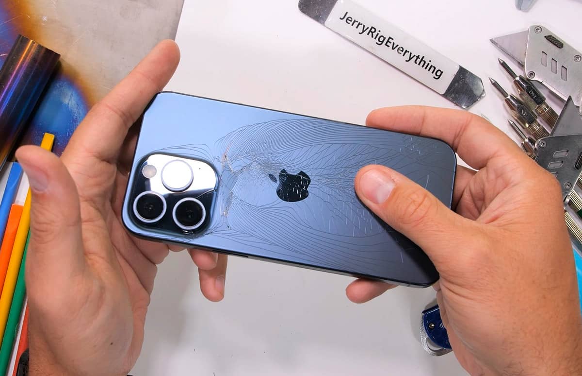 Yeni iPhone blogger Zak Nelsonun davamlılıq testindən keçə bilməyib