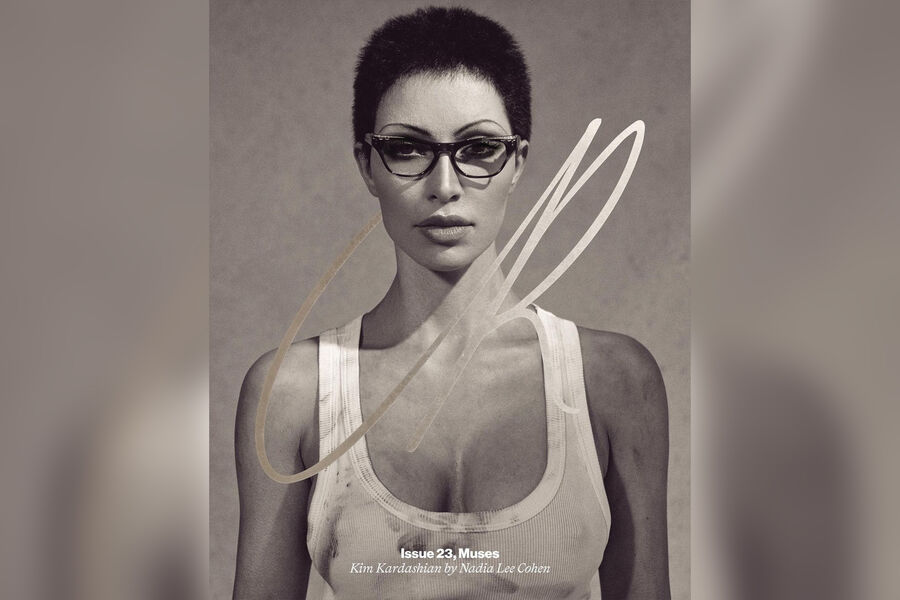 Kim Kardaşyan soyunub şəkil çəkdirdi