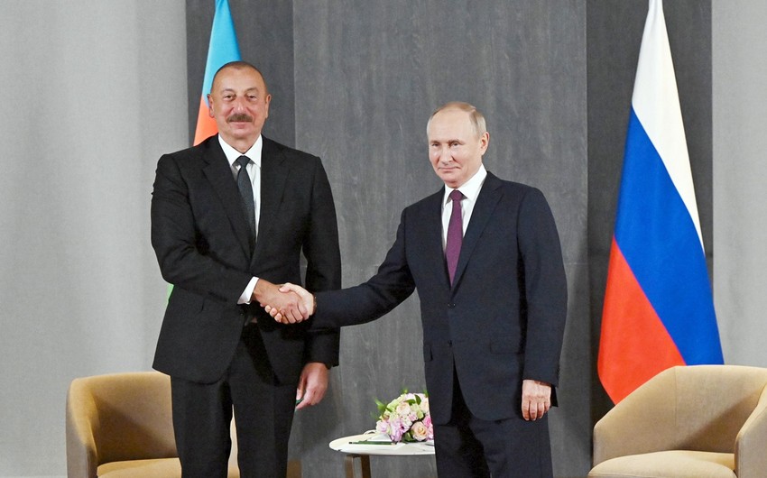 Əliyevlə Putin danışdı