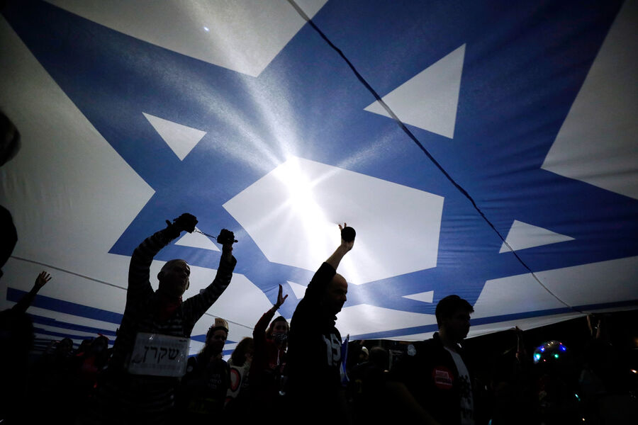 Brüsseldə Avropa Komissiyasının binasında İsrail bayrağı qaldırılıb