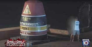 Biabırçı hadisə! Uberin sürücüsünü qadını küçədə zorladı (18+VİDEO)