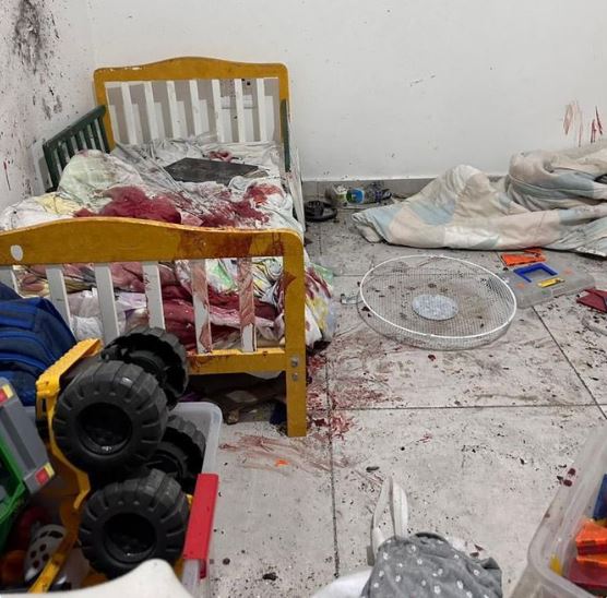 Tükürpədici görüntü yayıldı: Həmas uşaqların başını burada kəsib (18+)