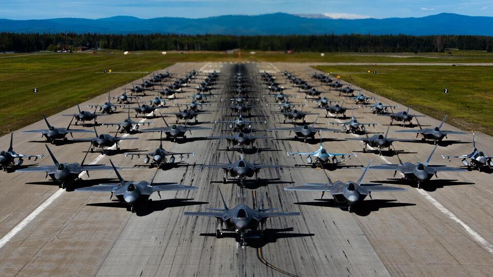 ABŞ Amerika hərbi təyyarələrinin Yaxın Şərqə hərəkətini izah edib