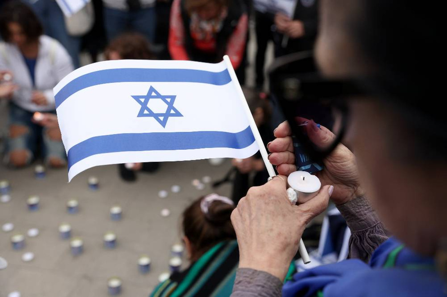 Almaniyada naməlum şəxslər İsrail bayrağını  cırıblar