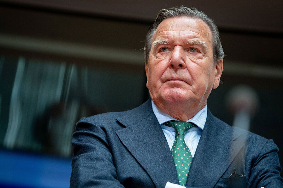 Şröder Almaniyanın siyasətinin artıq suveren olmadığını bildirib