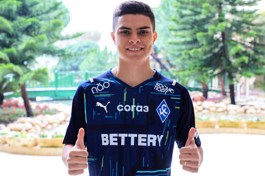 Braziliyalı futbolçu Rusiya pasportu almaq istəyir