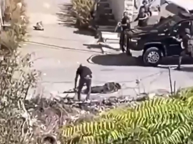 ŞOK! Fələstin prezidentinin  maşın karvanına hücum oldu - VİDEO
