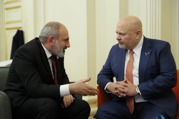 Пашинян встретился с обвинителем Путина