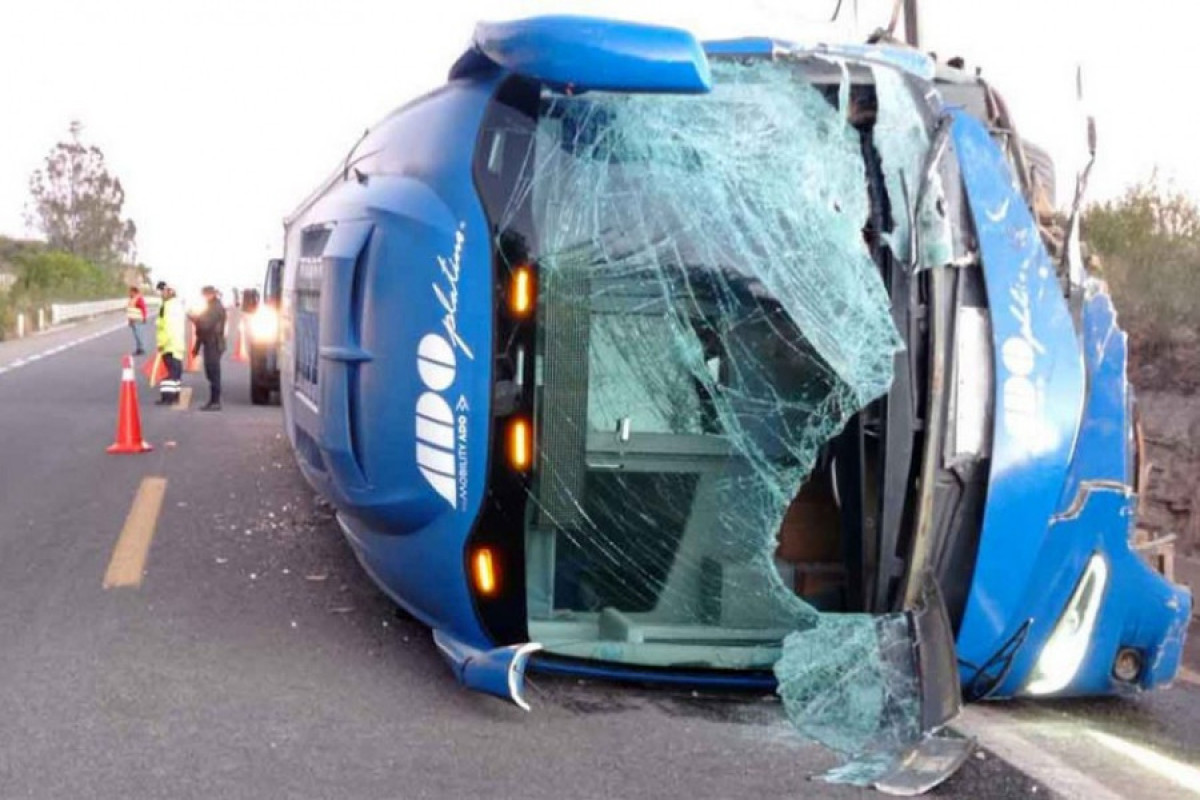 Avtobus aşdı: 12 nəfər öldü