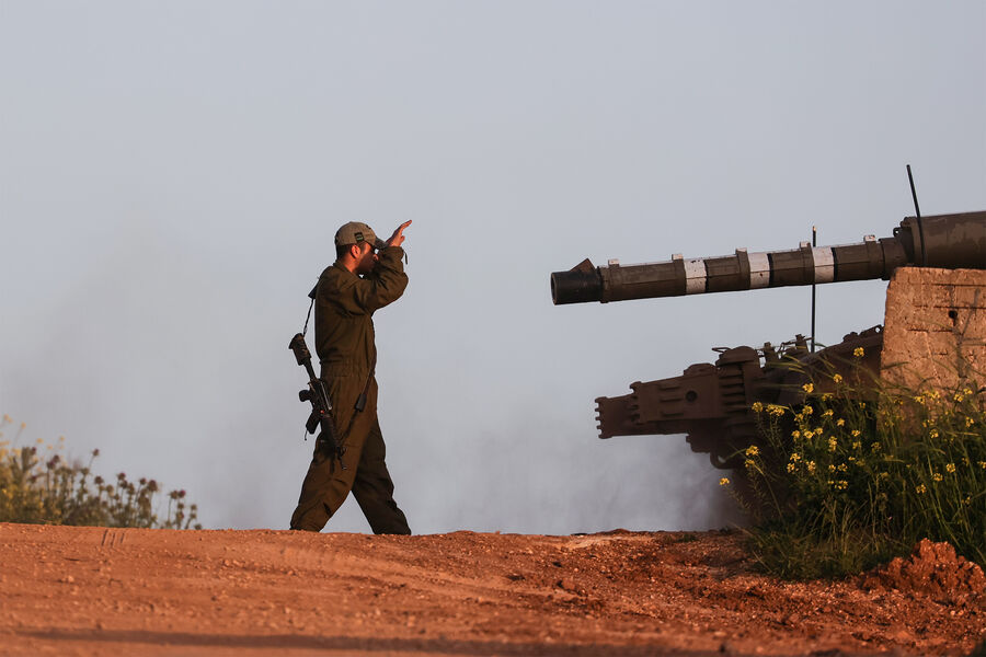 İsrail ordusu Livandan atılan raketi vurub