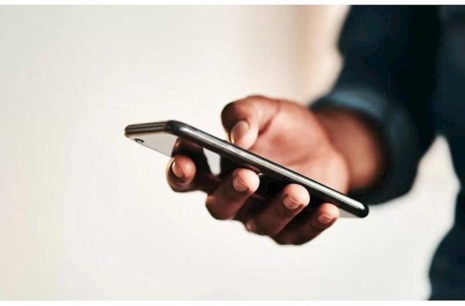 Rusiya məktəblilərinə mobil telefondan istifadə qadağan edildi