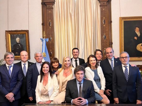 Argentinada hökumət yarıya bölündü
