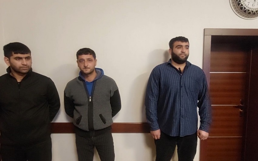 Polis bir qrup şəxsi həbs etdi