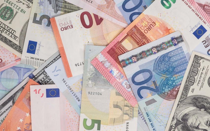 Dollar bahalaşıb