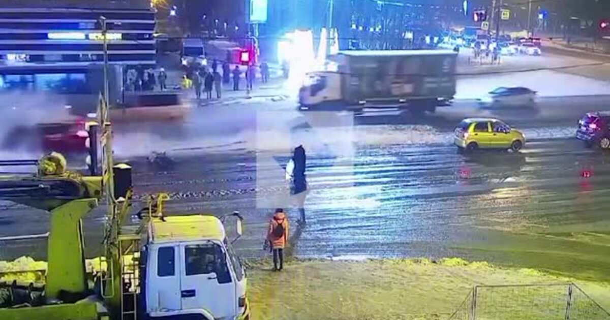 Piyada keçidində qadınları maşın vurdu  - ANBAAN VİDEO