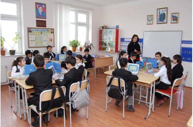 “Ölkənin 300 məktəbində ağıllı saat və telefonlar qadağan edilib”