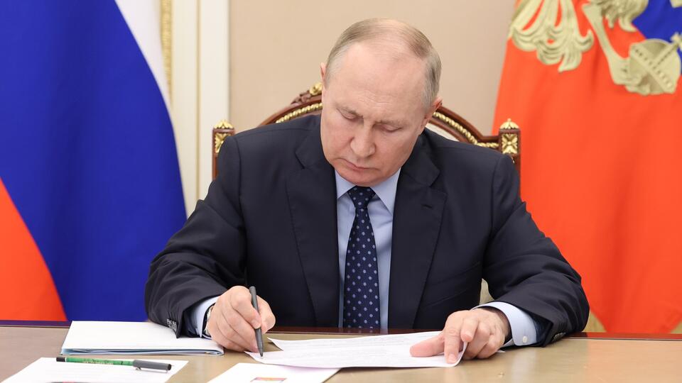 Putin kreditlərlə bağlı fərman imzaladı
