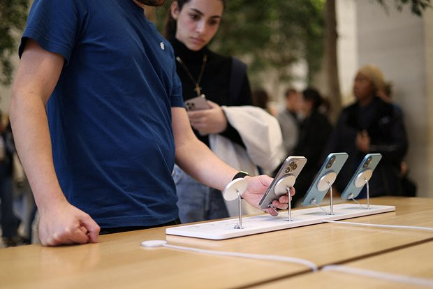 Apple 3 milyard iPhone satdı