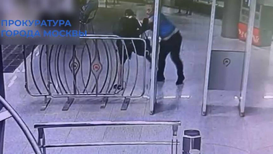 Moskvada metrosunda&nbsp; mühafizəçisini bıçaqlayan şəxs həbs edilib