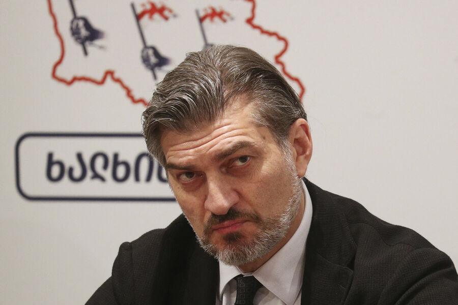 Gürcüstan prezidenti Trampdan ölkəsinə diqqət yetirməyi xahiş edib