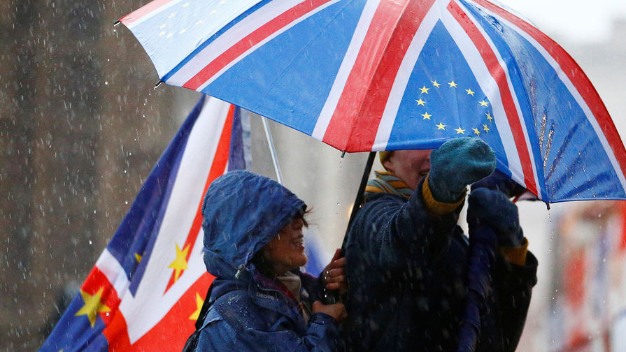 Britaniya qanunsuz miqrantları keçmiş hərbi bazalarda yerləşdirməyi planlaşdırır