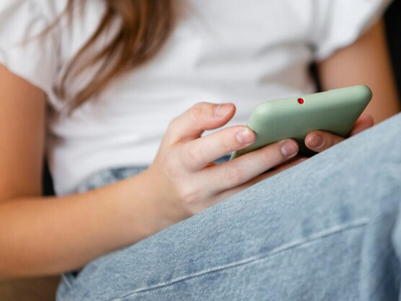 Valideyn uşağın telefonuna baxa bilərmi? - HÜQUQ