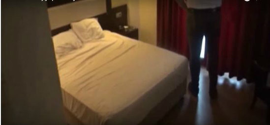 \"Uşaqları&nbsp; da özümüzlə hotelə apardıq\"&nbsp; —&nbsp; Oteldə kişi tərəfindən pəncərədən atılan qadından ŞOK (VİDEO)