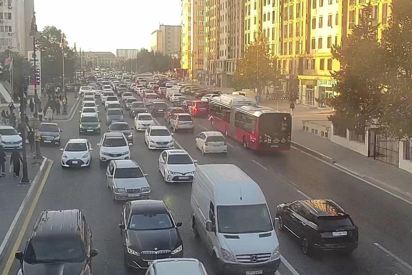 Bu yollarda ağır tıxac var