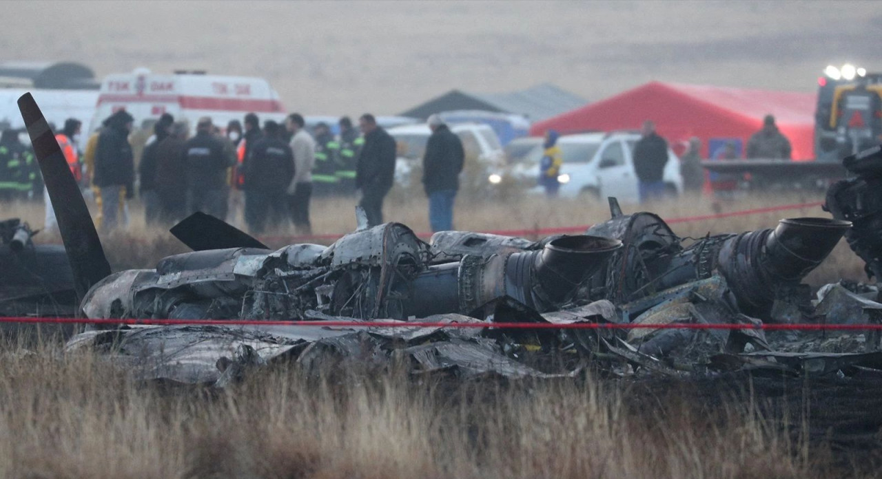 Təyyarə ikiyə bölünüb, kənar müdaxilə ehtimalı... - Ekspertdən ilginc açıqlama 