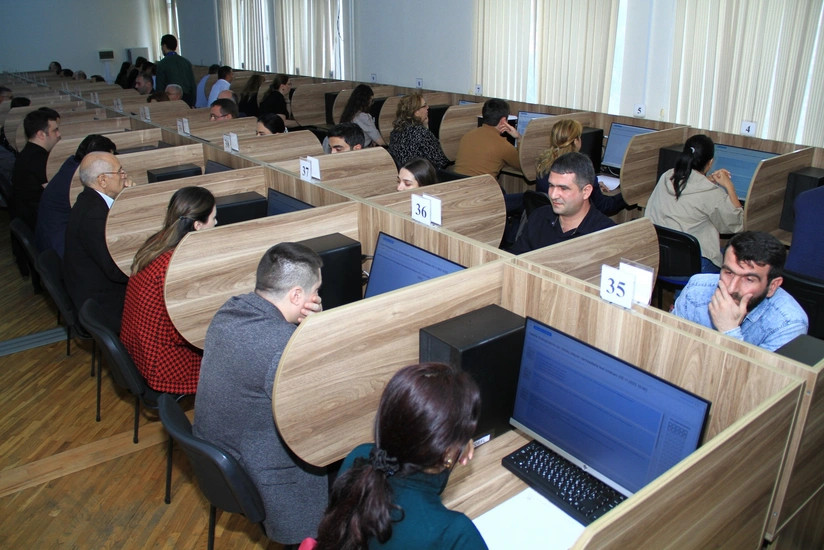 Vəkil olmaq istəyənlər imtahan verir