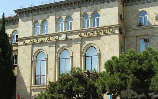 Ədliyyə nazirinin müavinləri harada təhsil alıblar? 