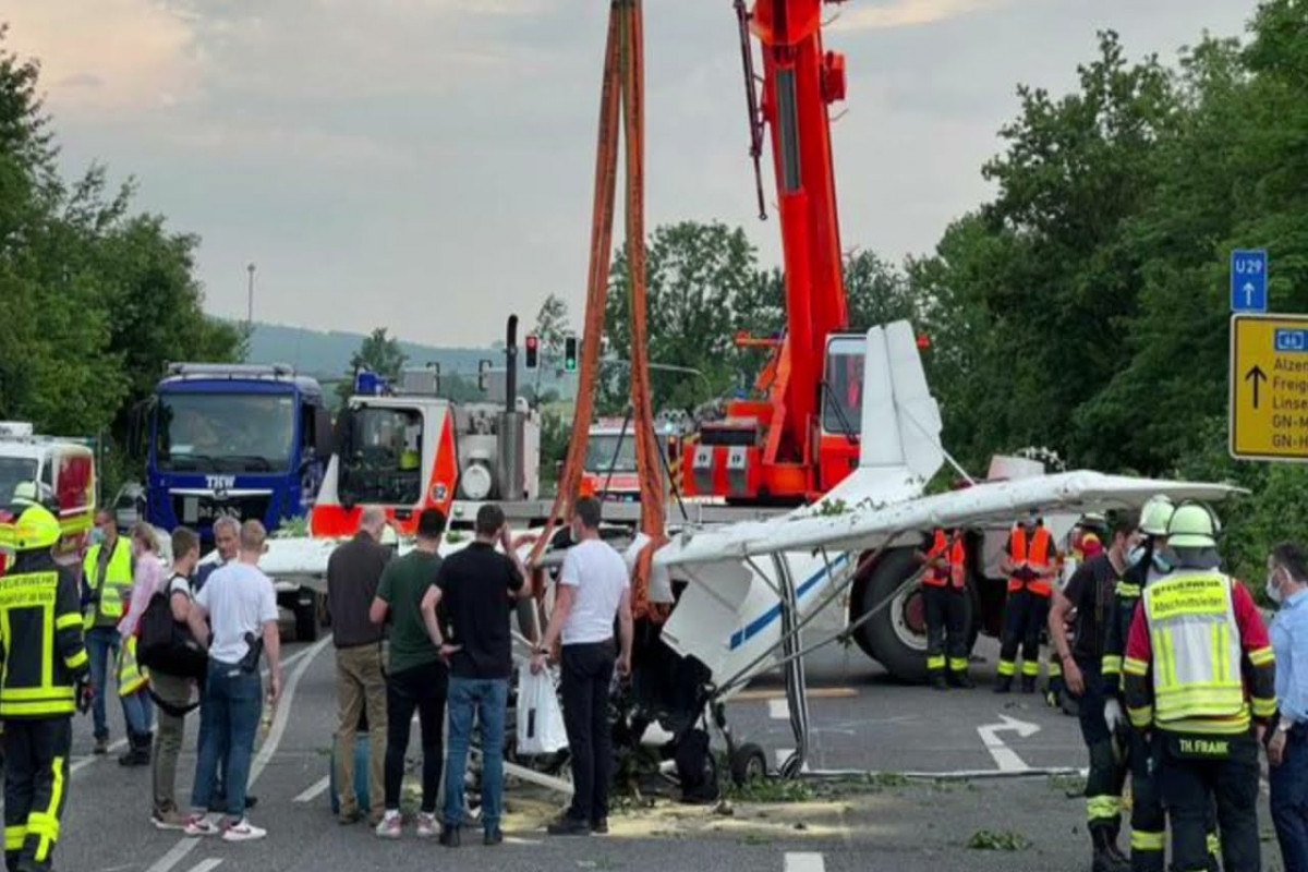 Təyyarə şəhərin&nbsp; ortasına endi